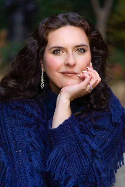 McCauleyLaura_headshot.png